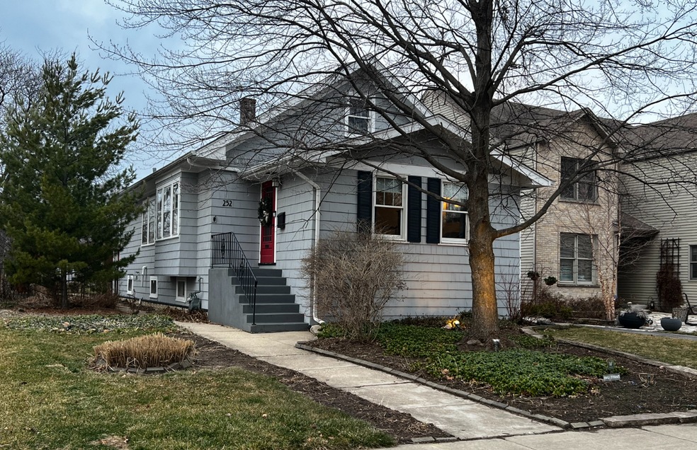252 N Illinois St, Elmhurst, IL 60126 - photo 1