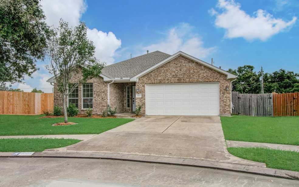 1023 Hamilton St, Alvin, TX 77511 - photo 1