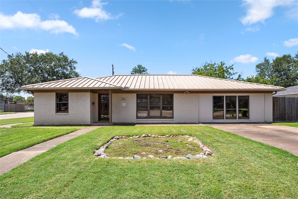 200 Baker Dr, Tomball, TX 77375 - photo 1