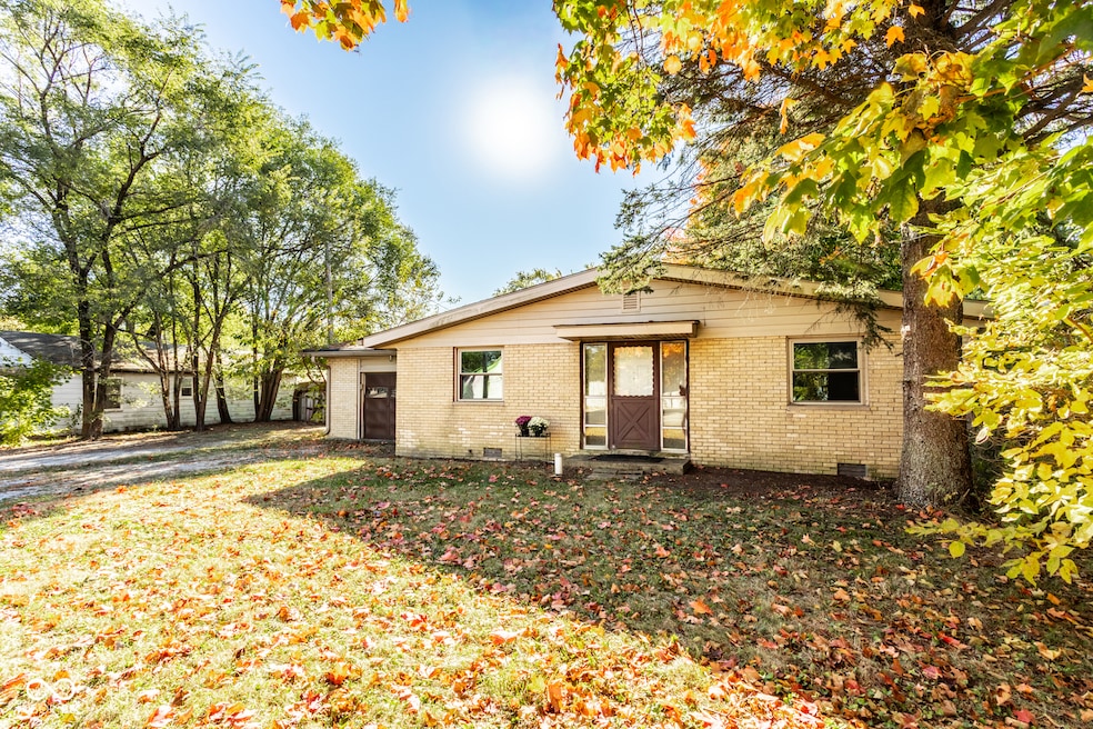 1929 E US Highway 40, Clayton, IN 46118 - photo 1