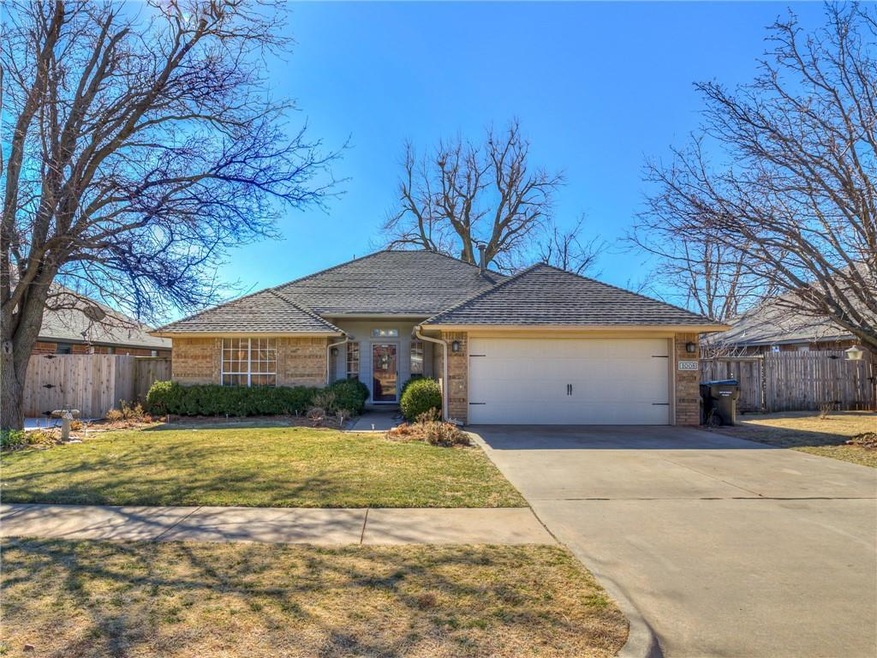 1008 NE 25th St, Moore, OK 73160 - photo 1