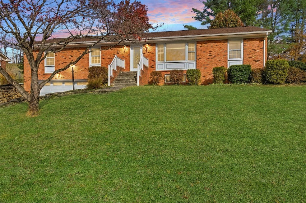 3307 Longhorn Rd, Roanoke, VA 24018 - photo 1