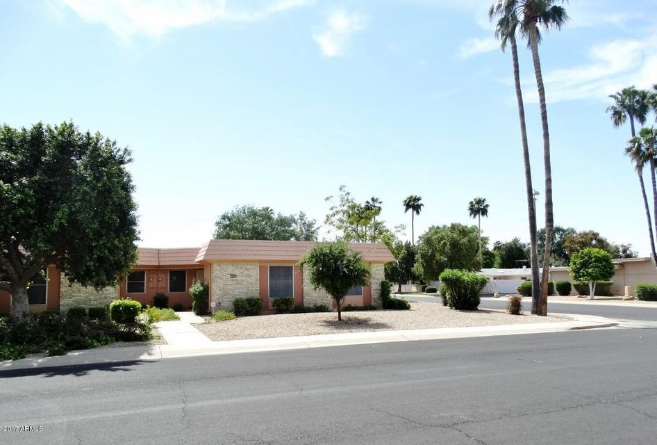 10569 W Ocotillo Dr, Sun City, AZ 85373 - photo 1