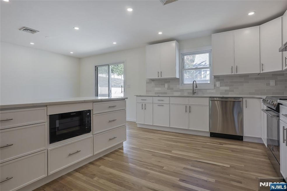 For Sale $1,095,000 • Co-Listing Agent