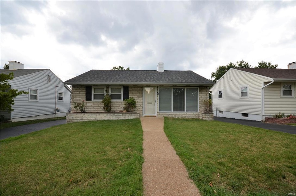 New architectural shingle roof, and a newly sealed driveway