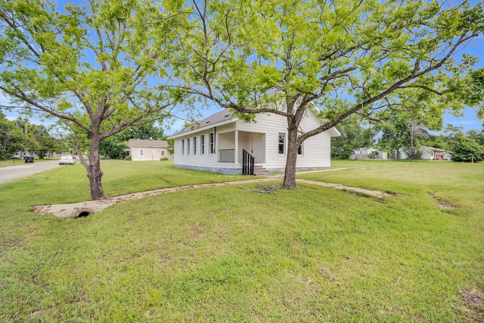 601 S 7th Ave, Teague, TX 75860 - photo 1