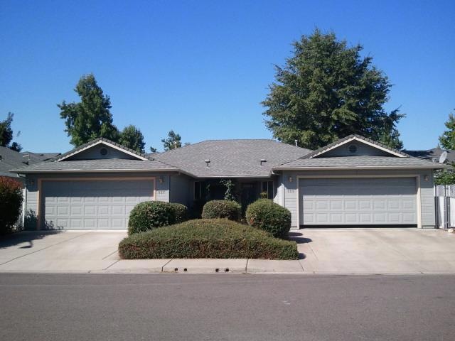 527 Brittni Ln, Central Point, OR 97502 - photo 1