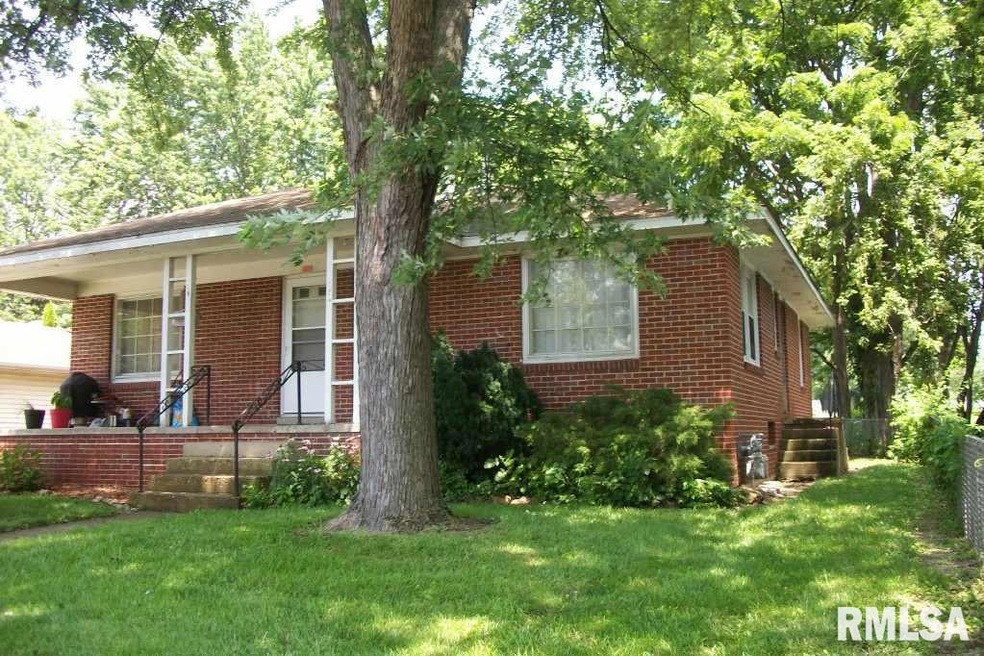 426 Willard Ave, Lincoln, IL 62656 - photo 1