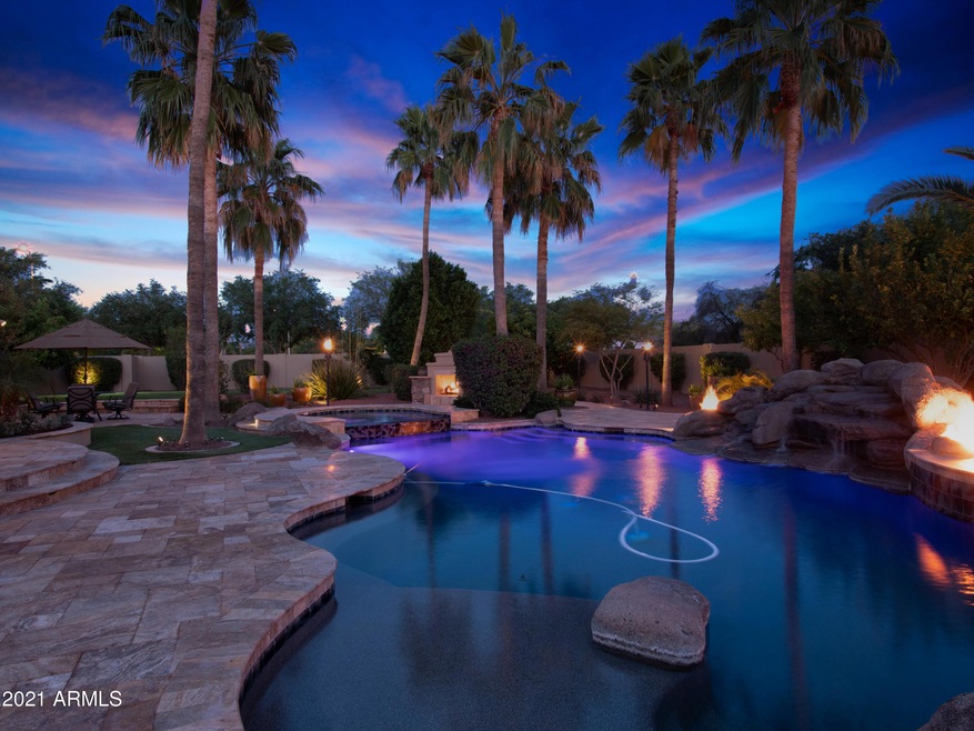 Twilight-Pool
