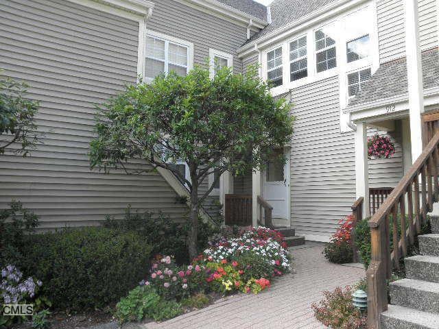 913 Foxboro Dr, Norwalk, CT 06851 - photo 1