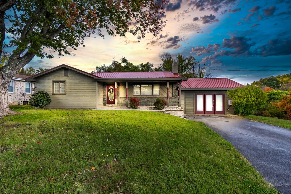 400 Twin Oaks Dr, Johnson City, TN 37601 - photo 1