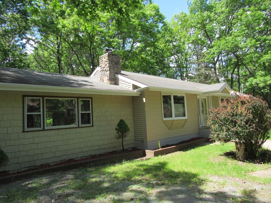 122 Franklin Dr, Hawley, PA 18428 - photo 1