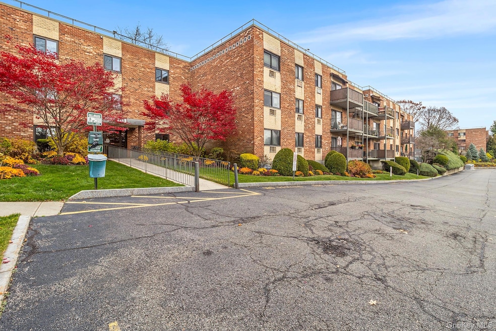 Westgate Park Condominium unit 114, Yonkers, NY 10703 - photo 1