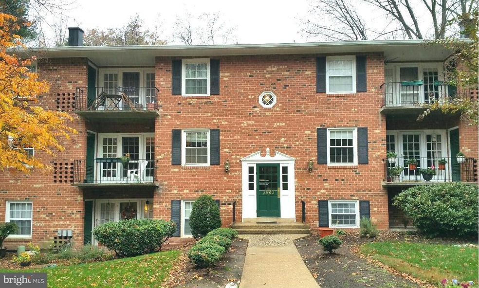 3890 Lyndhurst Dr unit 202, Fairfax, VA 22031 - photo 1