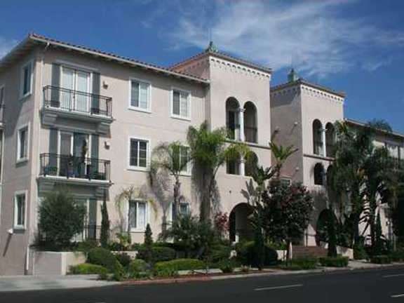 Villa Portofino On Front. Located near Mission Hil