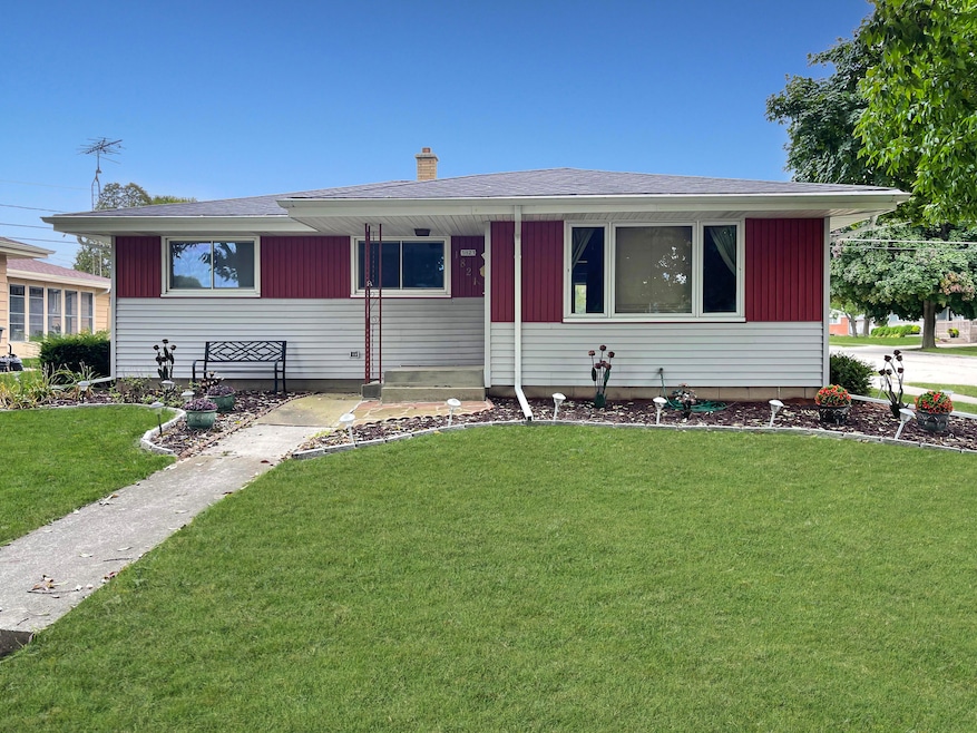 1821 S 26th St, Sheboygan, WI 53081 - photo 1