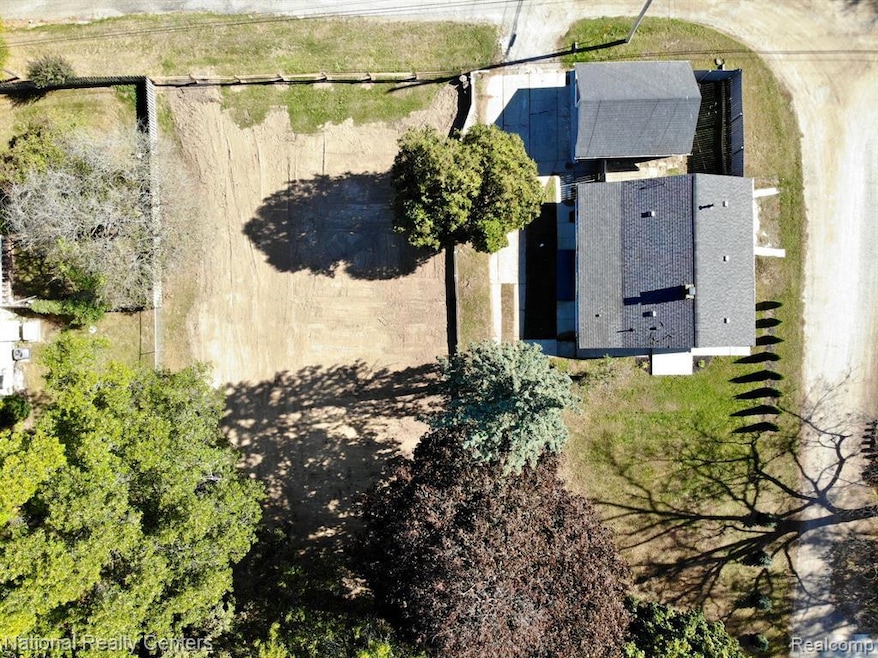 4915 Clarkston Rd, Clarkston, MI 48348 - photo 1