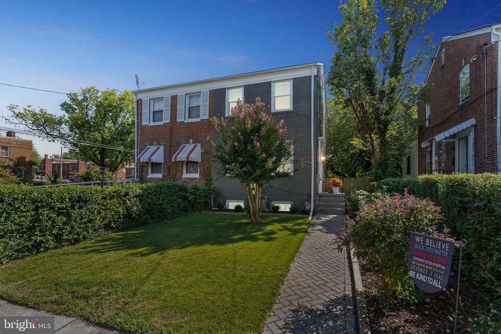 525 Peabody St NE, Washington, DC 20011 - photo 1