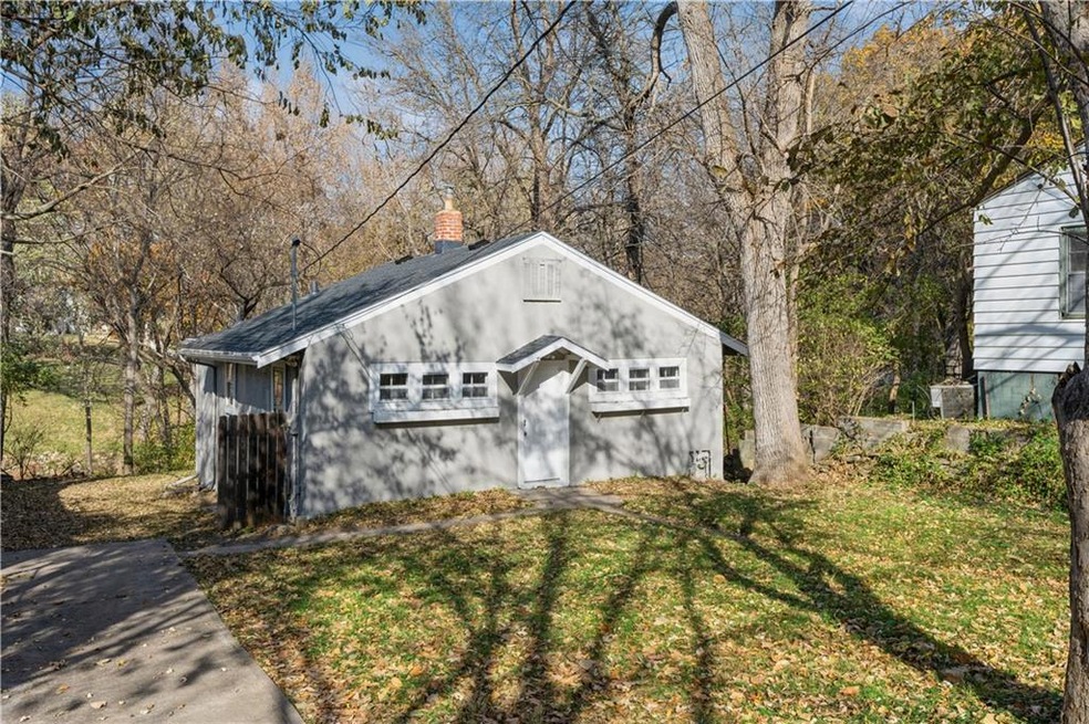 3503 Clark St, Des Moines, IA 50311 - photo 1