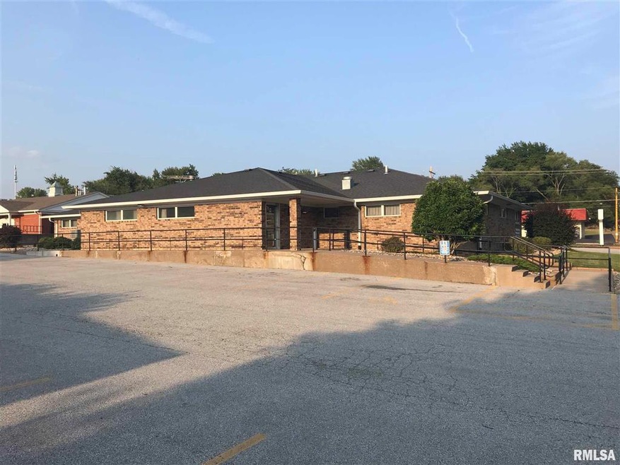 3618 N Division St, Davenport, IA 52806 - photo 1