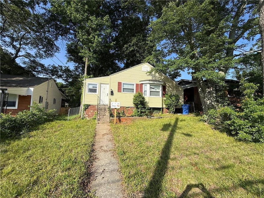 View of front of house featuring a front lawn
