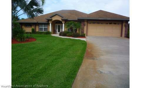 18 Meadowlake Cir N, Lake Placid, FL 33852 - photo 1