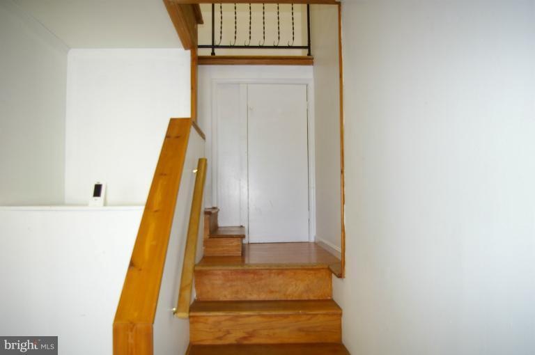 270 N Washington St unit APARTMENT B, Berkeley Springs, WV 25411 - photo 1