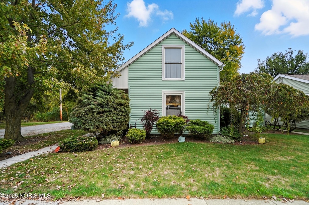 1301 Fishlock Ave, Findlay, OH 45840 - photo 1