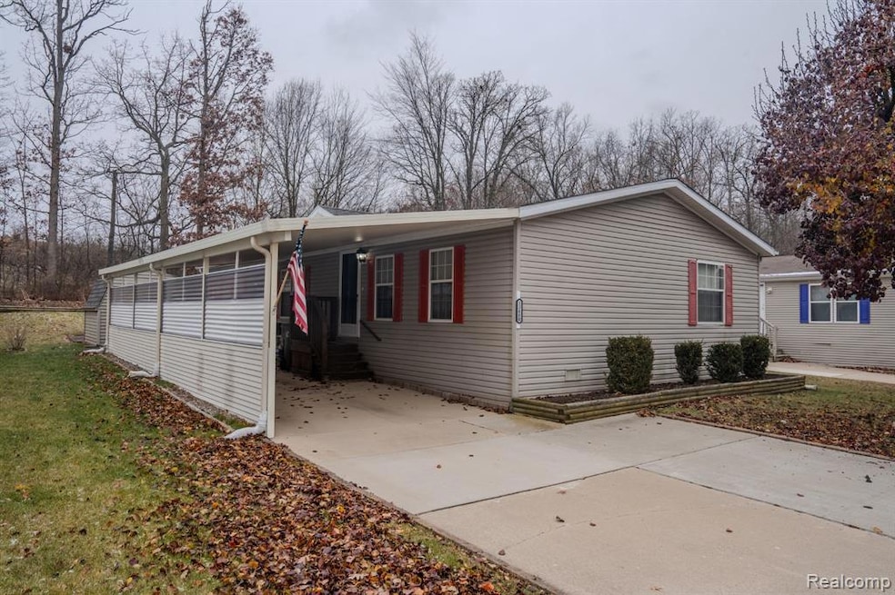 13480 Denver Dr, Hartland, MI 48353 - photo 1