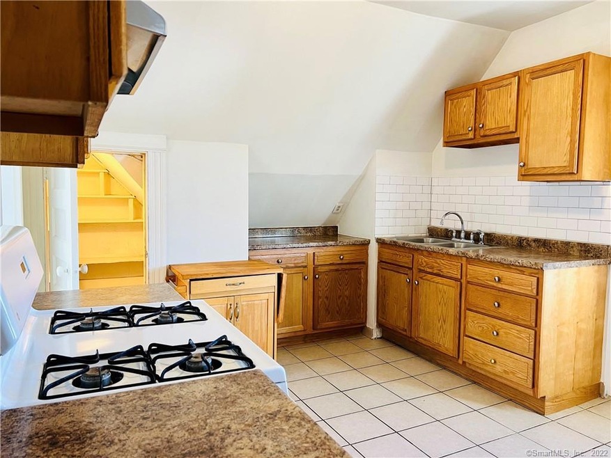 115 Clinton St unit 3, Waterbury, CT 06710 - photo 1