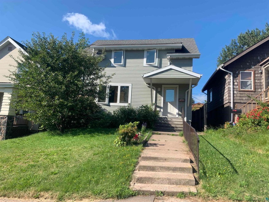View of front of house featuring a front lawn