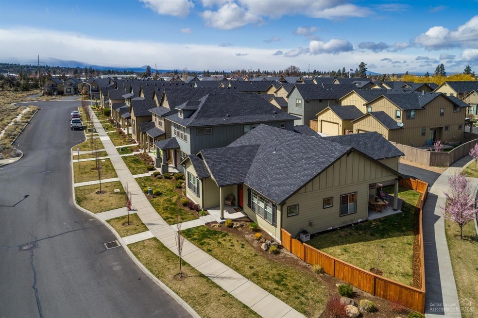 20556 Gloucester Ln, Bend, OR 97701 - photo 1