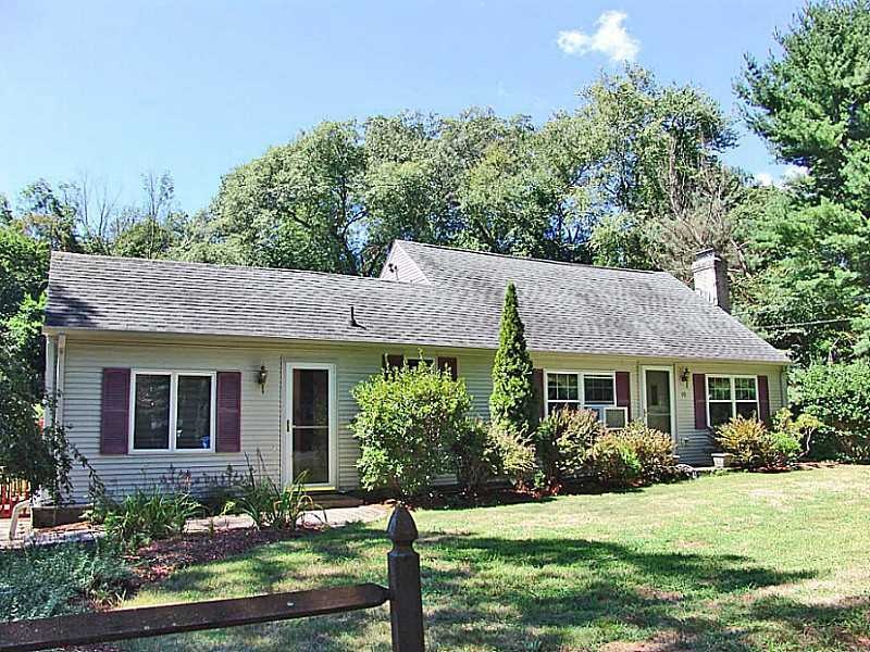 10 Lippitt Ave, Cumberland, RI 02864 - photo 1