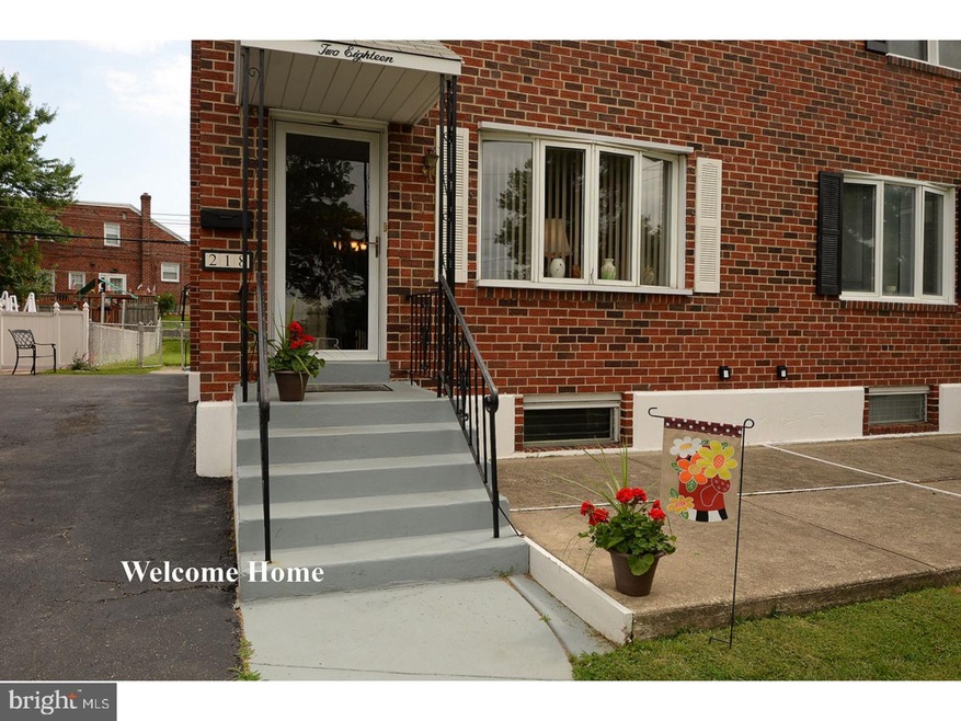 218 Morris Cir, Crum Lynne, PA 19022 - photo 1