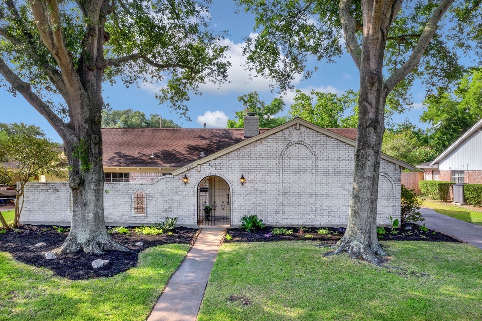 705 Country Club Dr, Richmond, TX 77469 - photo 1