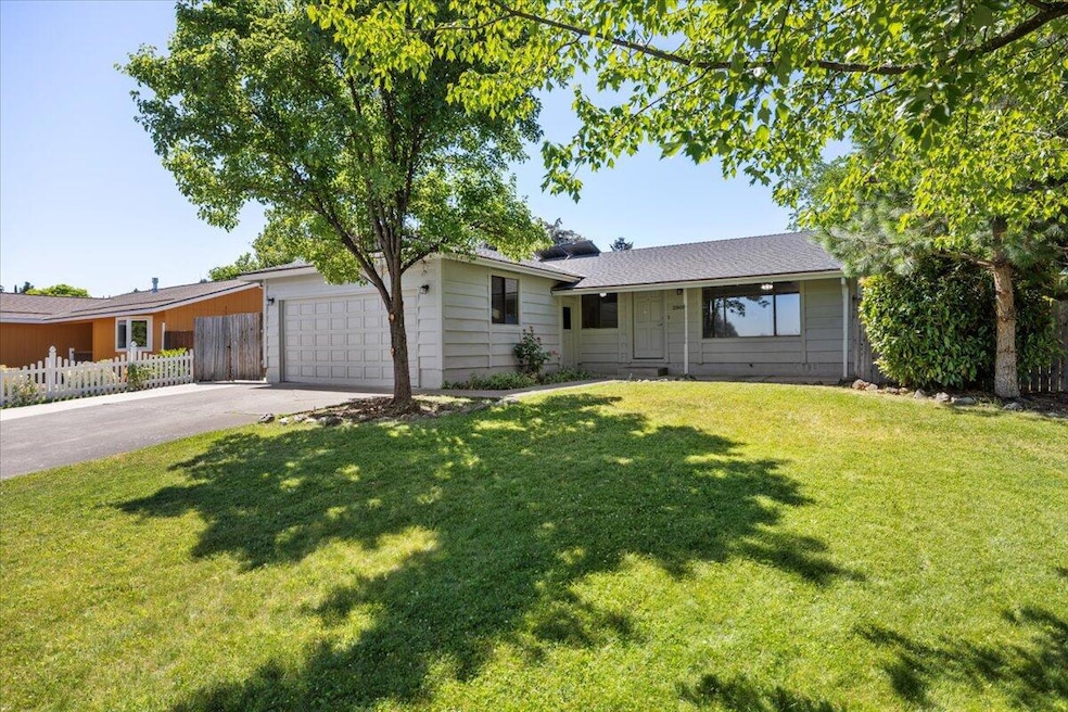 2808 Crystal Dr, Medford, OR 97504 - photo 1