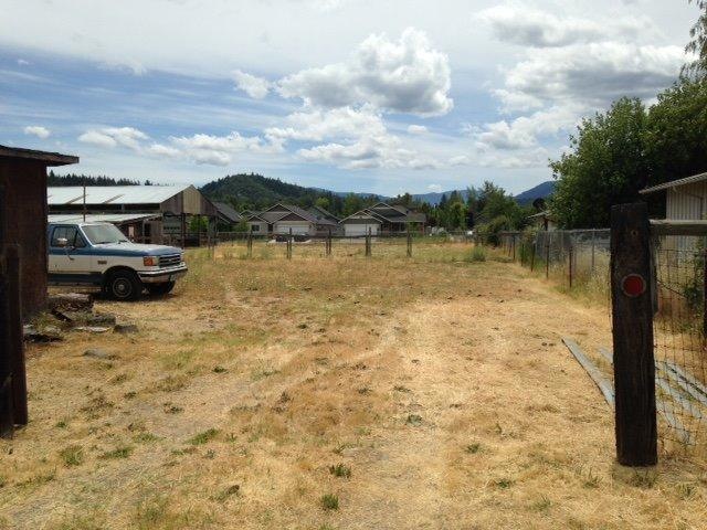 2149 Redwood Ave, Grants Pass, OR 97527 - photo 1