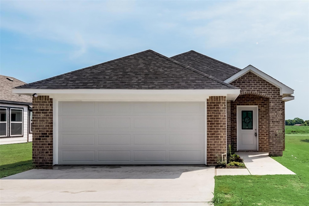 620 S Garrett Ave, Ennis, TX 75119 - photo 1