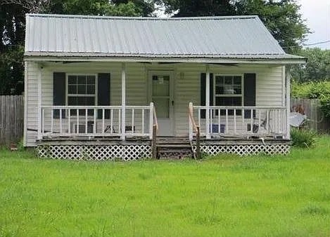 1047 Perry Switch Rd, Jackson, TN 38301 - photo 1