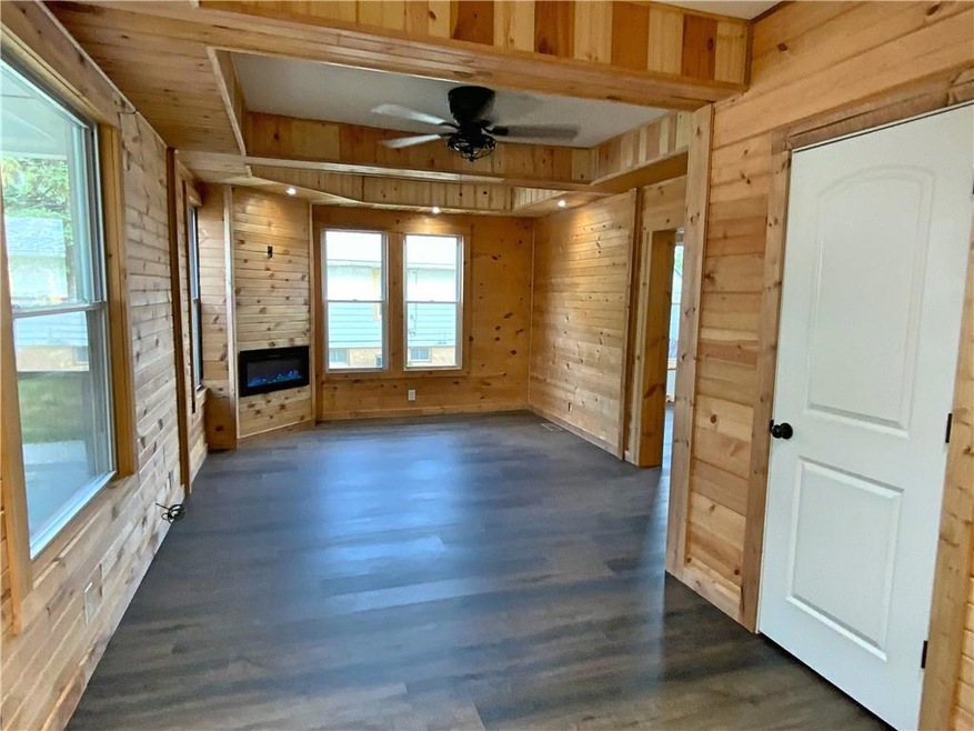 627 W 2nd St S, Newton, IA 50208 - photo 1