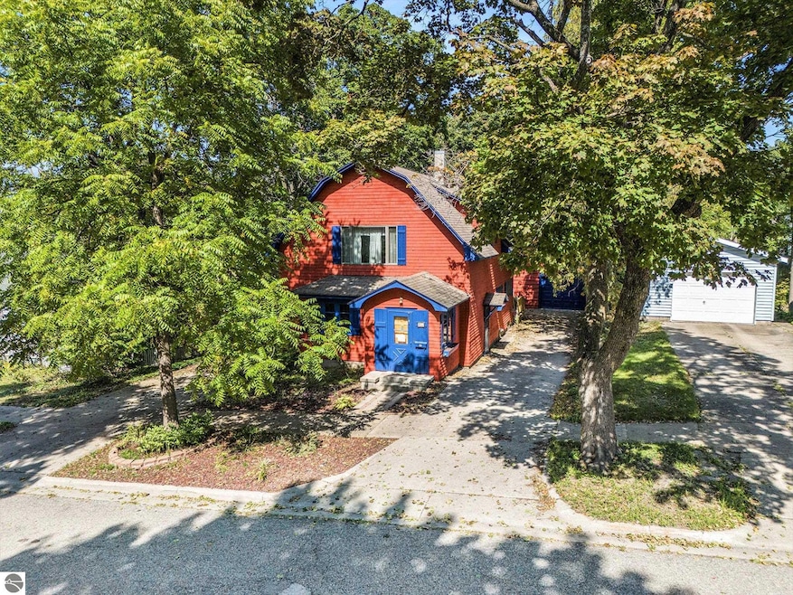 211 E Division St, Cadillac, MI 49601 - photo 1