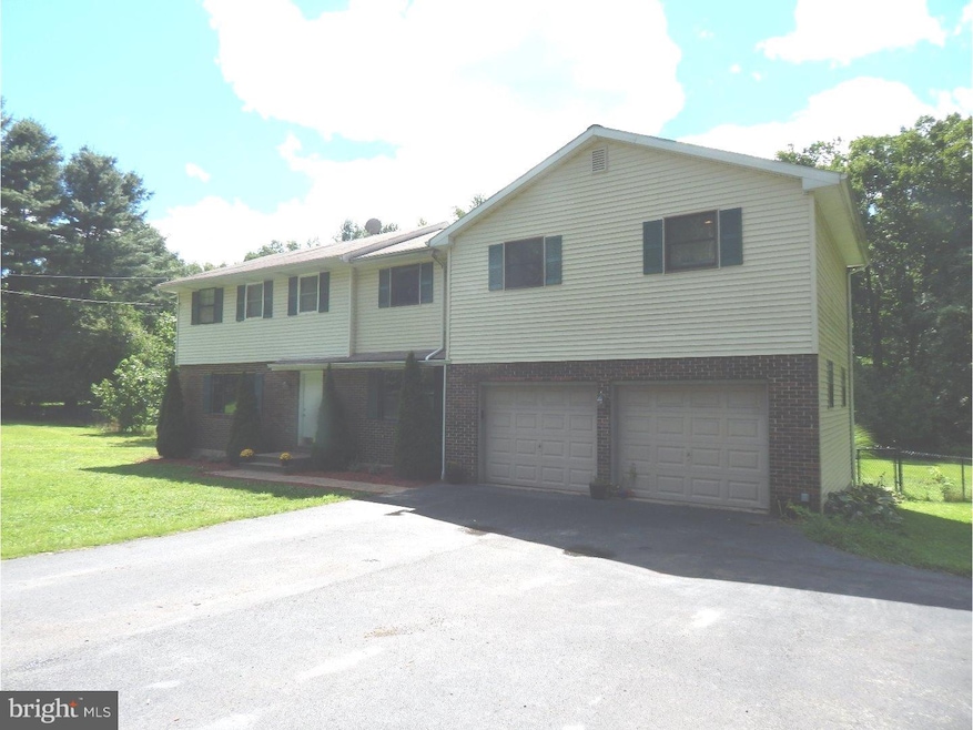 1111 Shenkel Rd, Pottstown, PA 19465 - photo 1