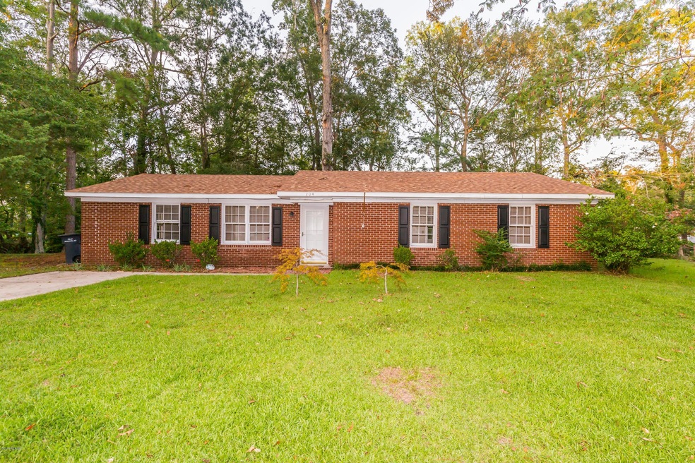204 Chatham Ct, Jacksonville, NC 28540 - photo 1