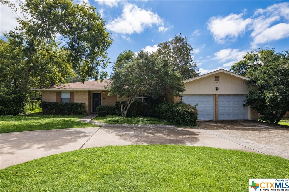 1214 Common St, New Braunfels, TX 78130 - photo 1