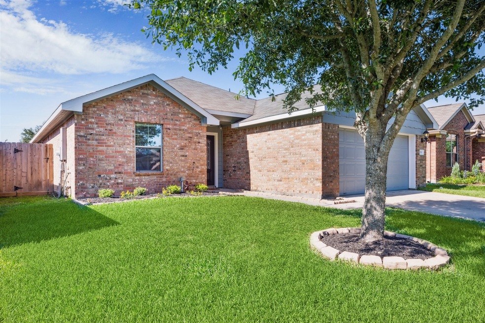 381 Hannah Ln, Alvin, TX 77511 - photo 1