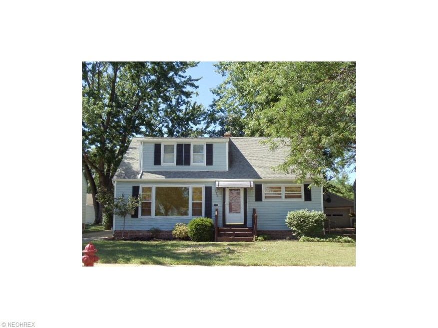 WELCOME HOME TO THIS SPACIOUS CAPE IN MOVE IN COND