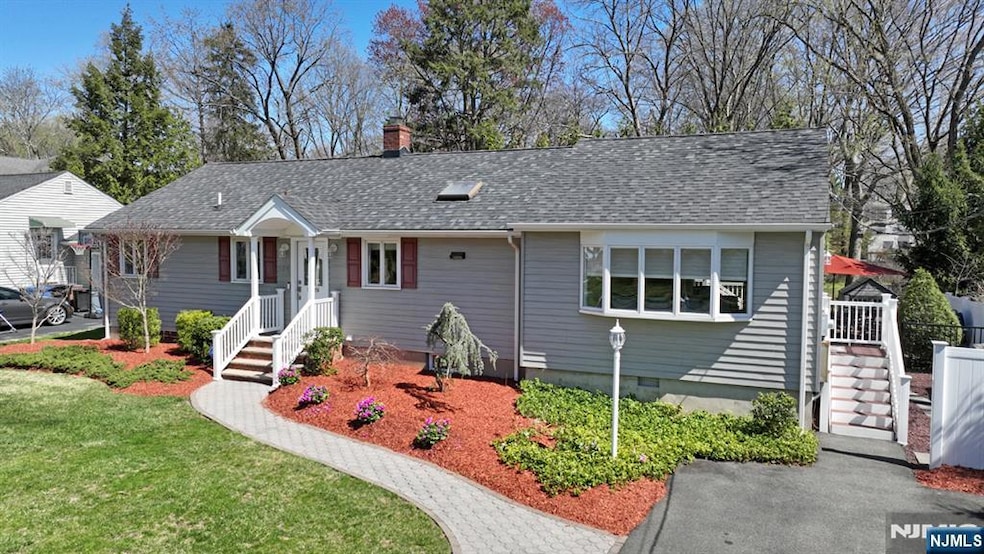 324 Parkside Dr, Paramus, NJ 07652 - photo 1