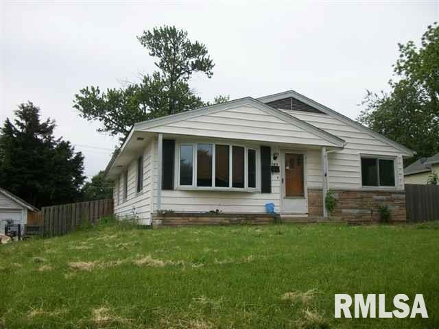 549 4th St, Lincoln, IL 62656 - photo 1