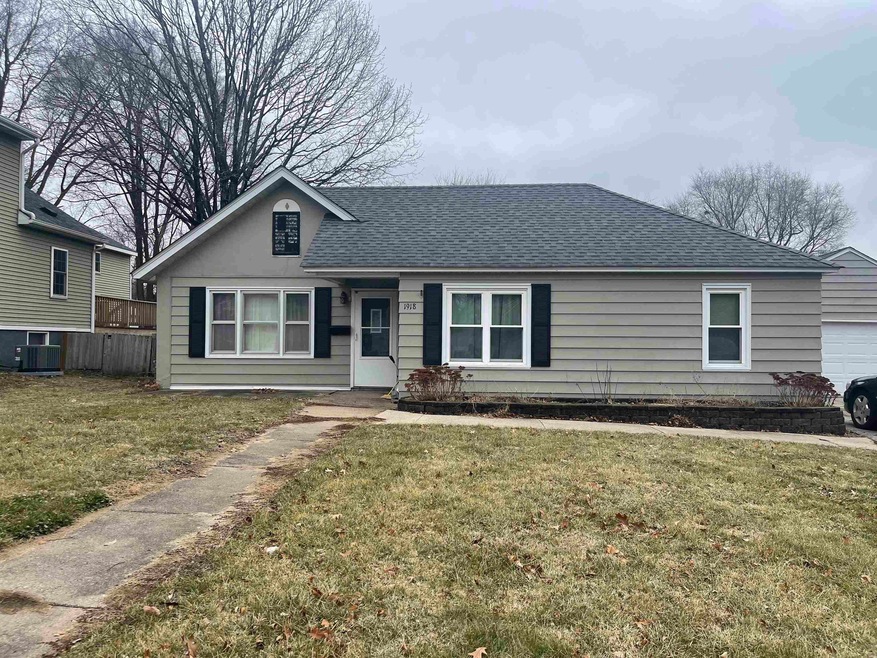 1918 Tremont St, Cedar Falls, IA 50613 - photo 1