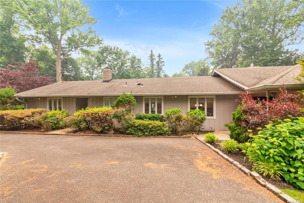 24 Cow Neck Rd, Port Washington, NY 11050 - photo 1